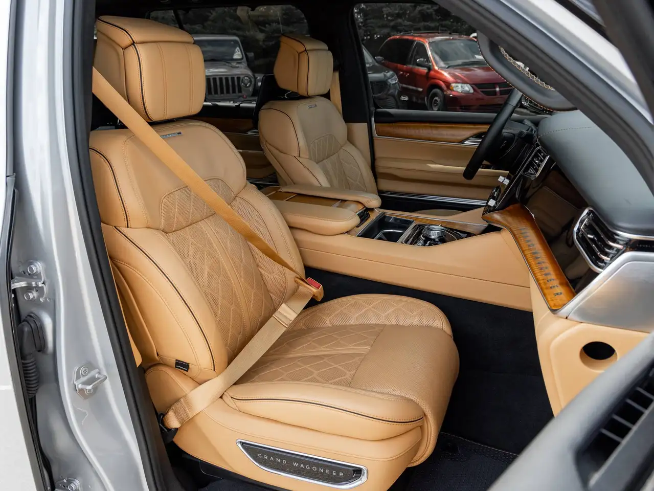 Jeep Grand Wagoneer - Image 33