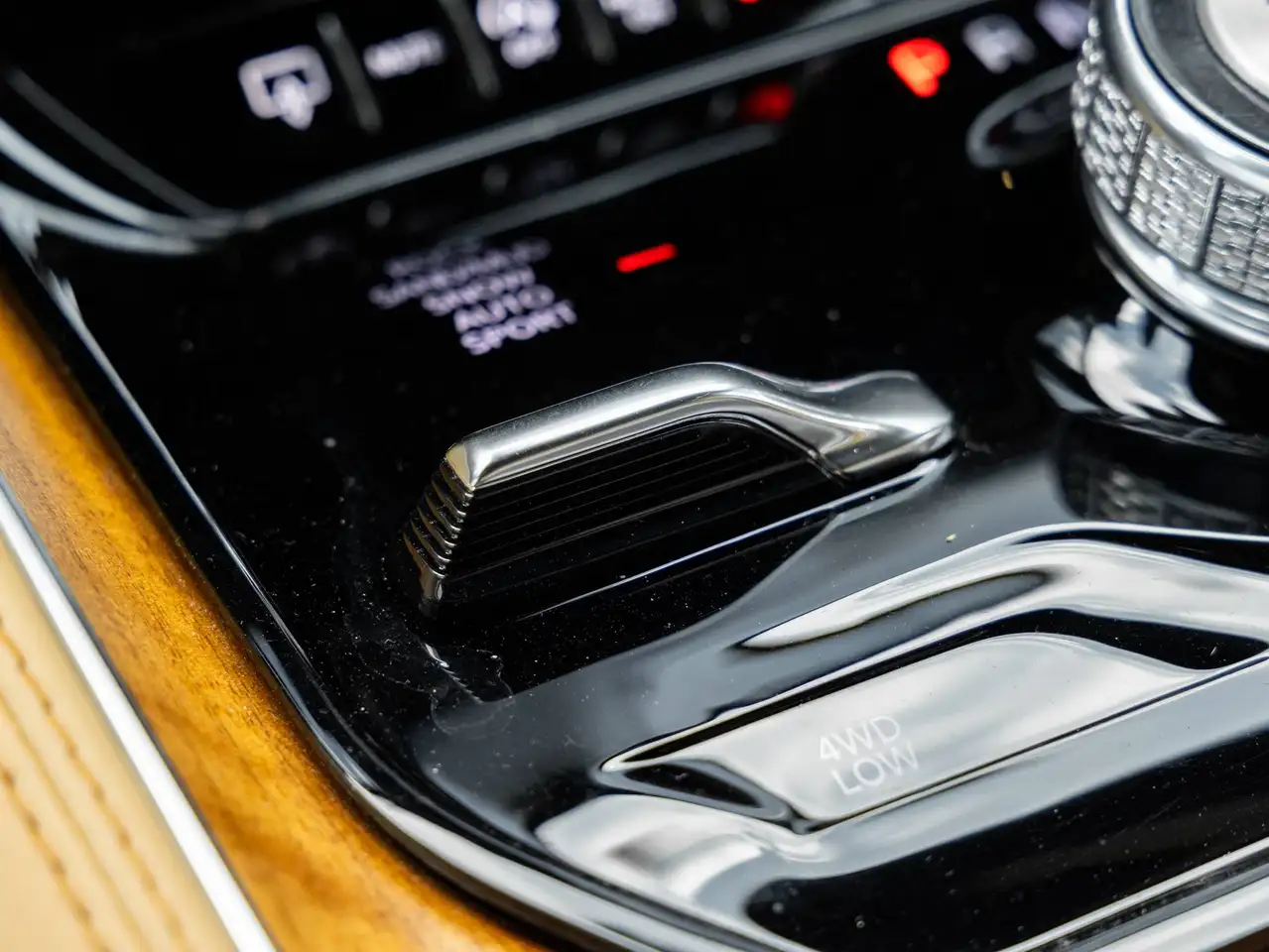 Jeep Grand Wagoneer - Image 23