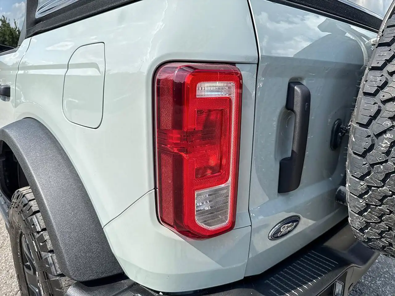 Ford Bronco - Image 15