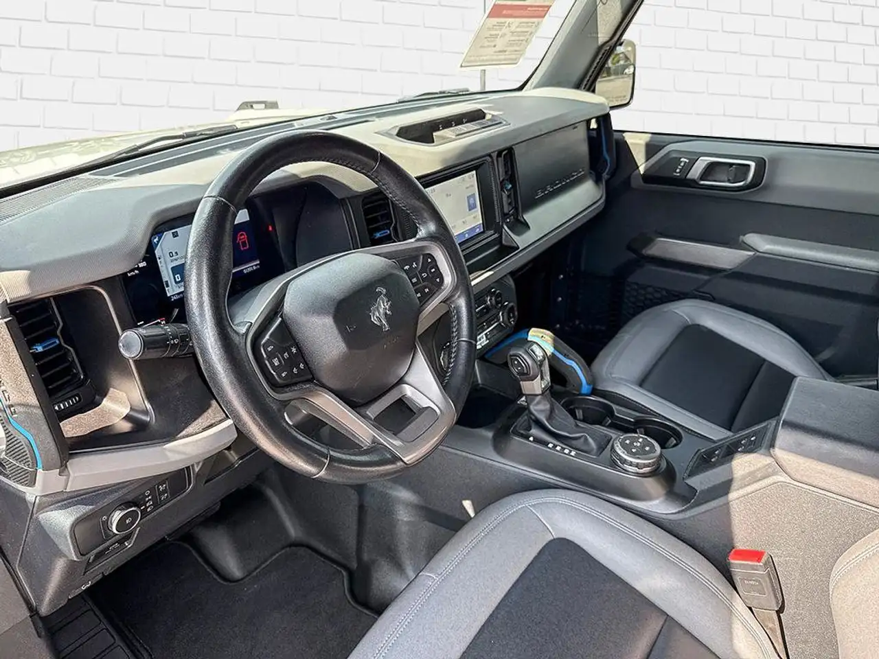 Ford Bronco - Image 17