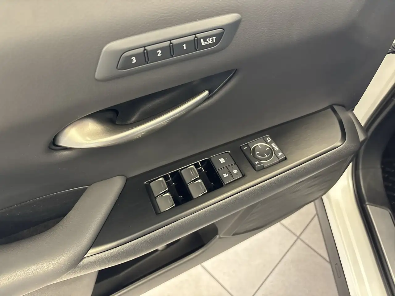 Lexus UX - Image 21