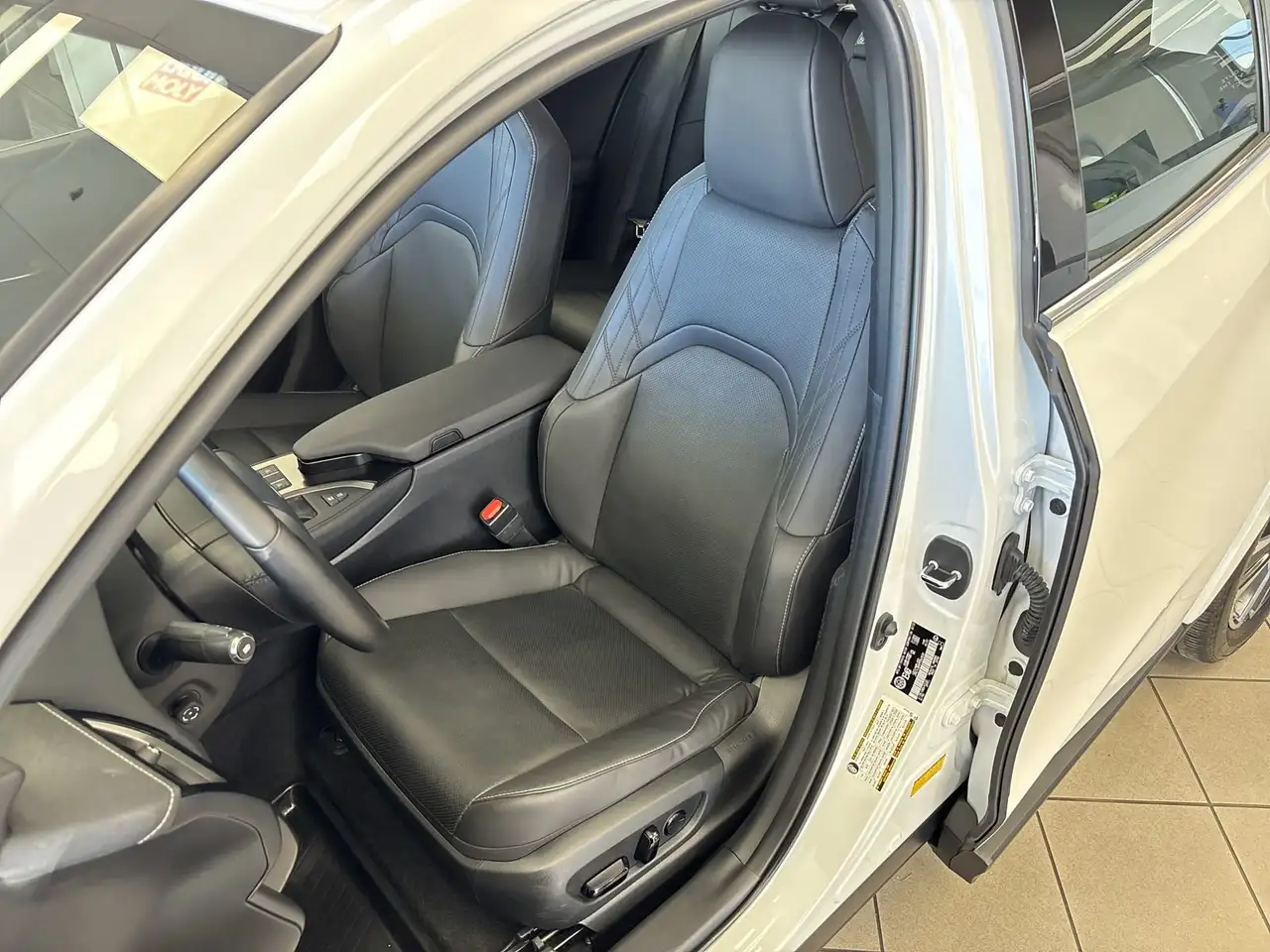 Lexus UX - Image 19