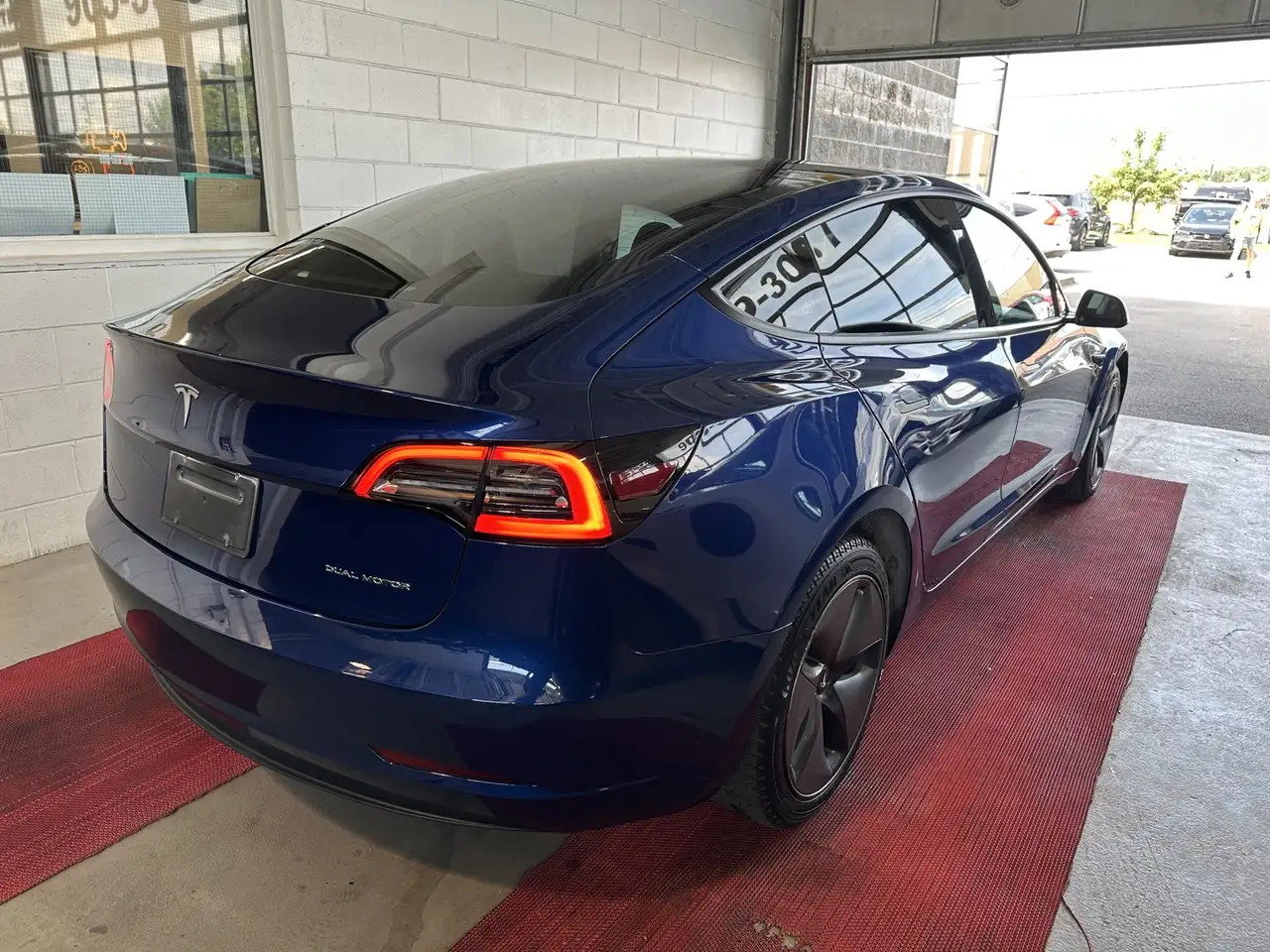 Tesla Model 3 - Image 9