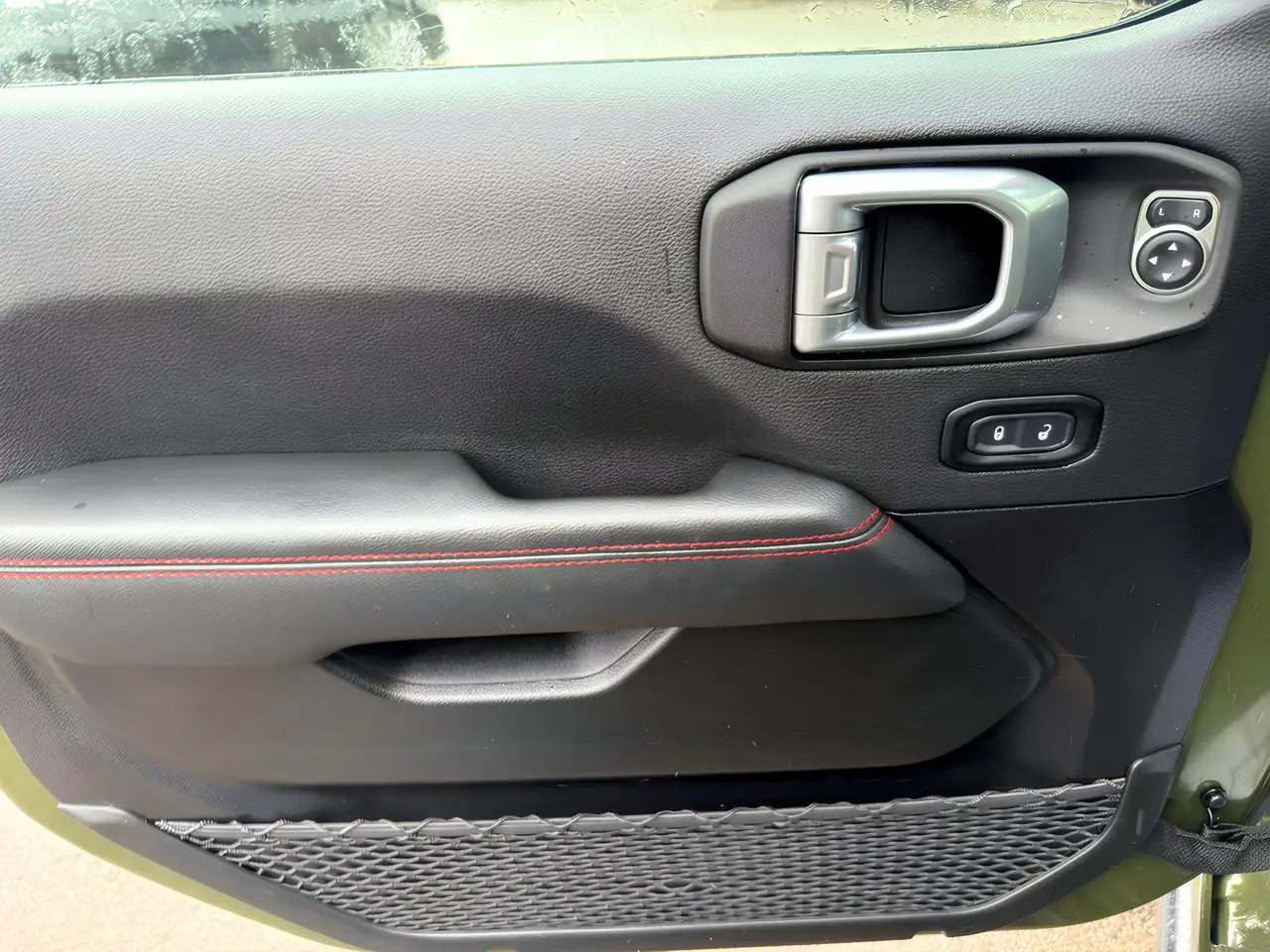 Jeep Wrangler - Image 14