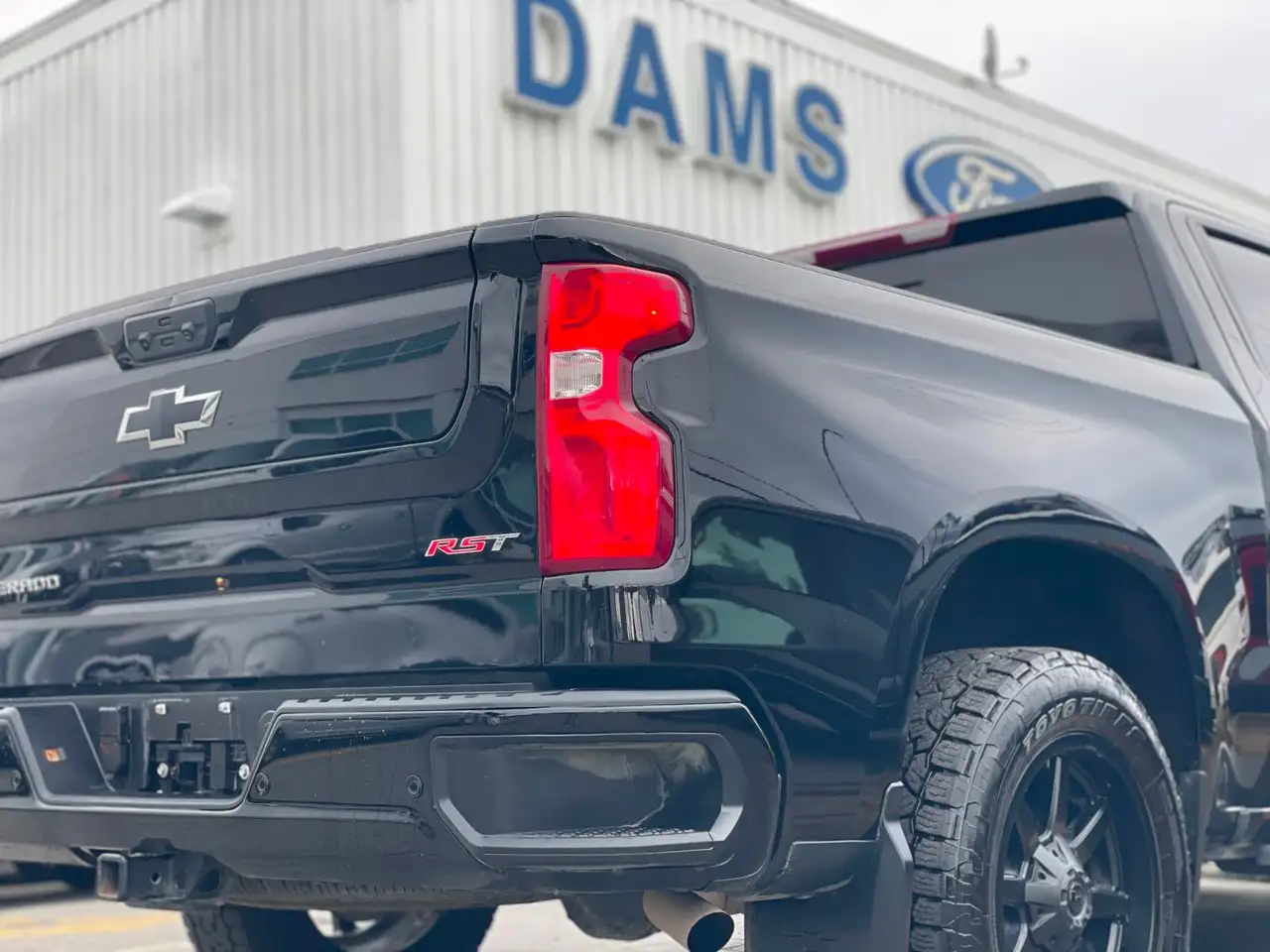Chevrolet Silverado 1500 - Image 21