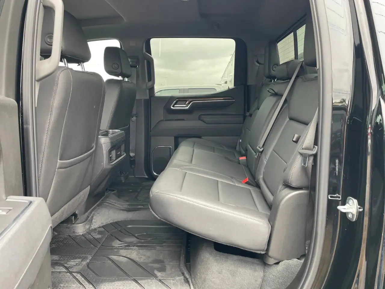 Chevrolet Silverado 1500 - Image 17
