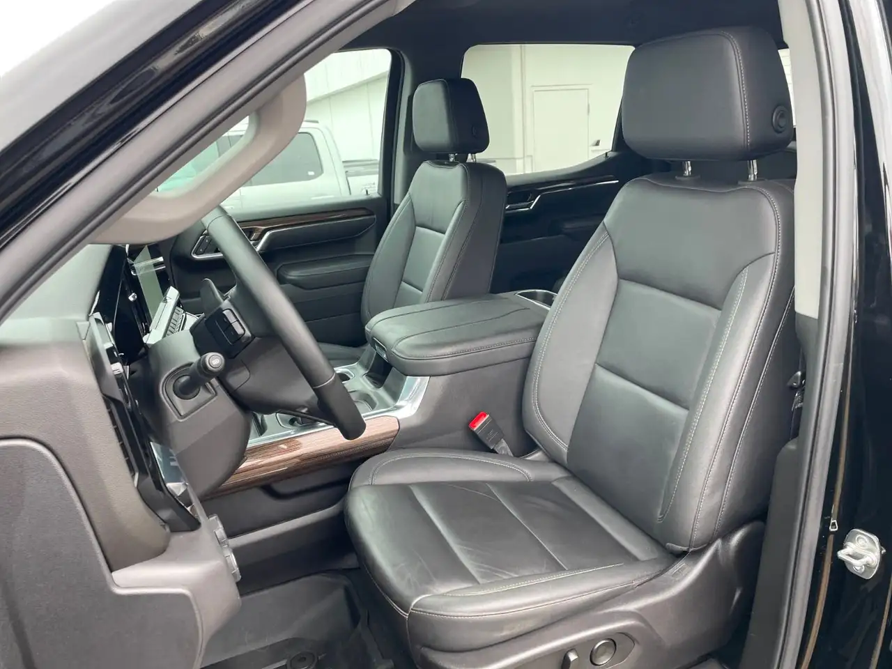 Chevrolet Silverado 1500 - Image 11