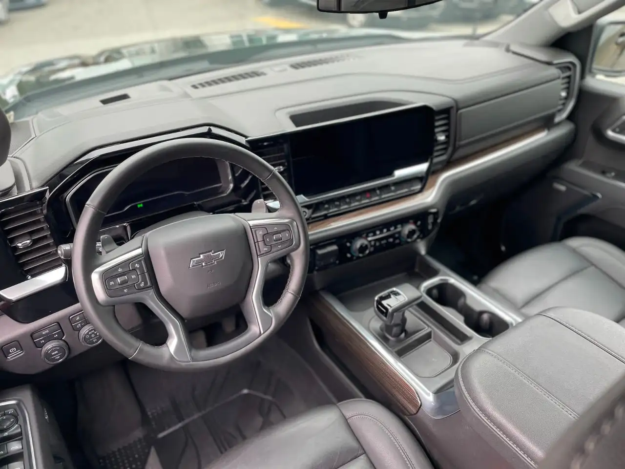 Chevrolet Silverado 1500 - Image 12