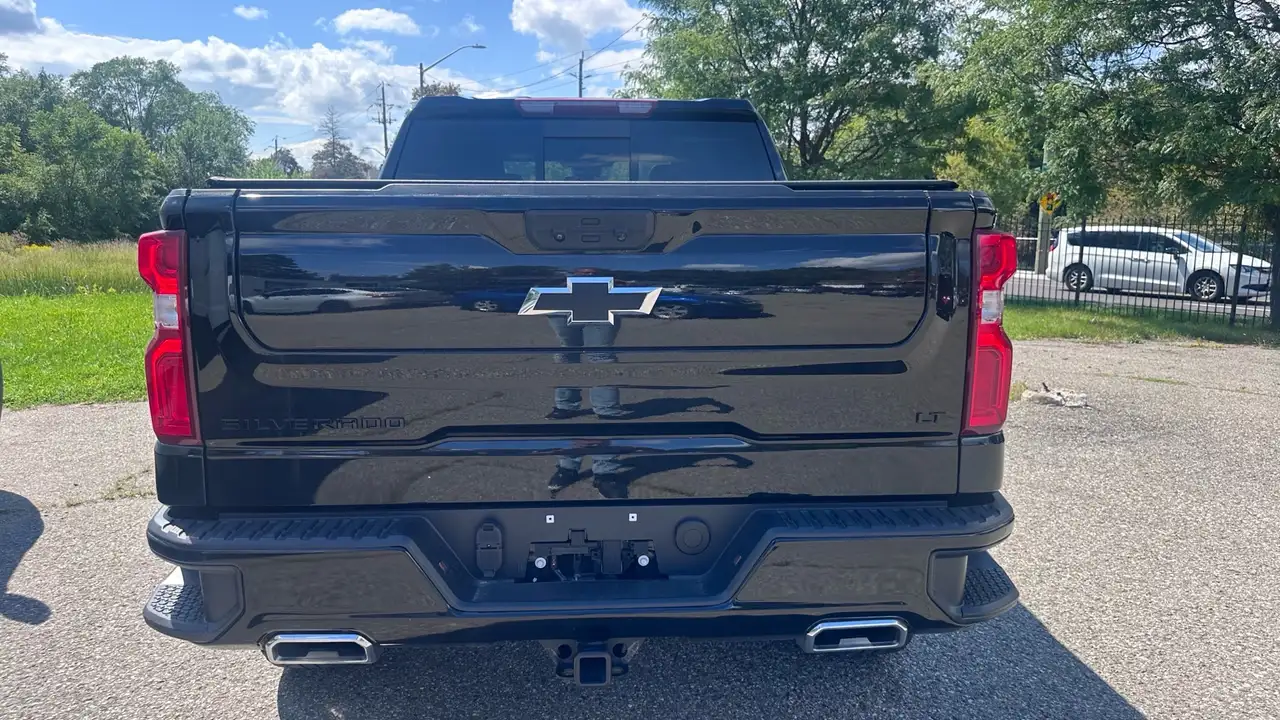 Chevrolet Silverado 1500 - Image 3