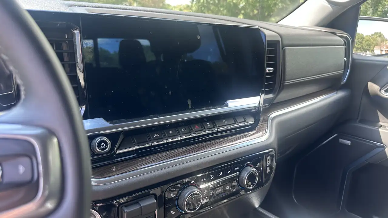 Chevrolet Silverado 1500 - Image 19
