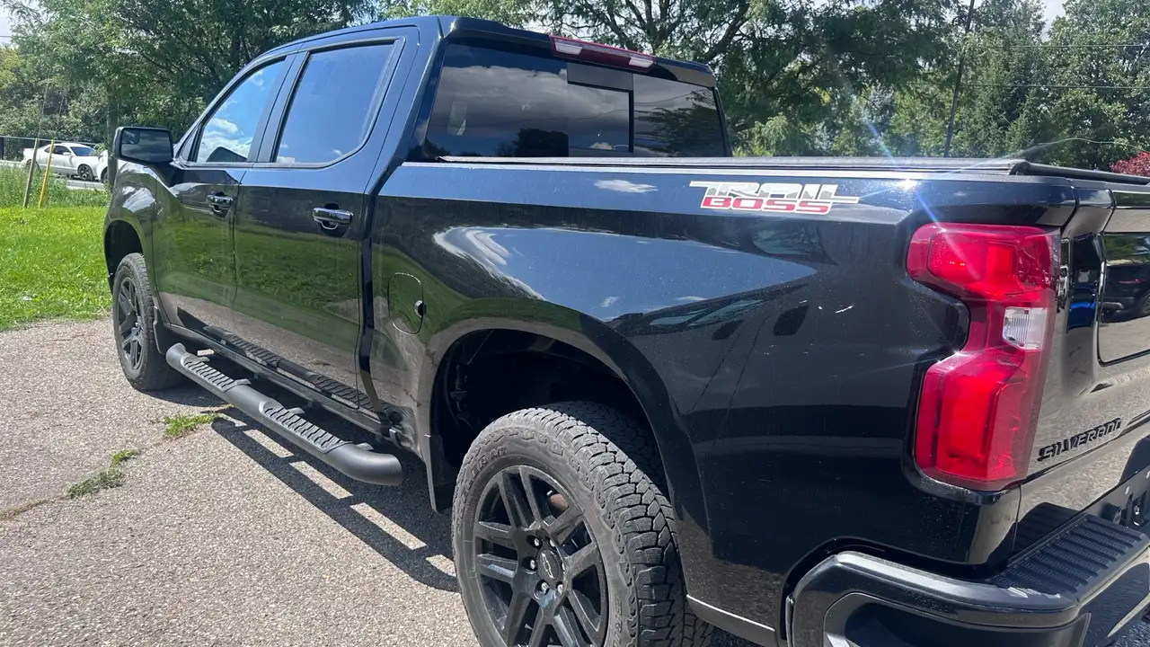 Chevrolet Silverado 1500 - Image 4