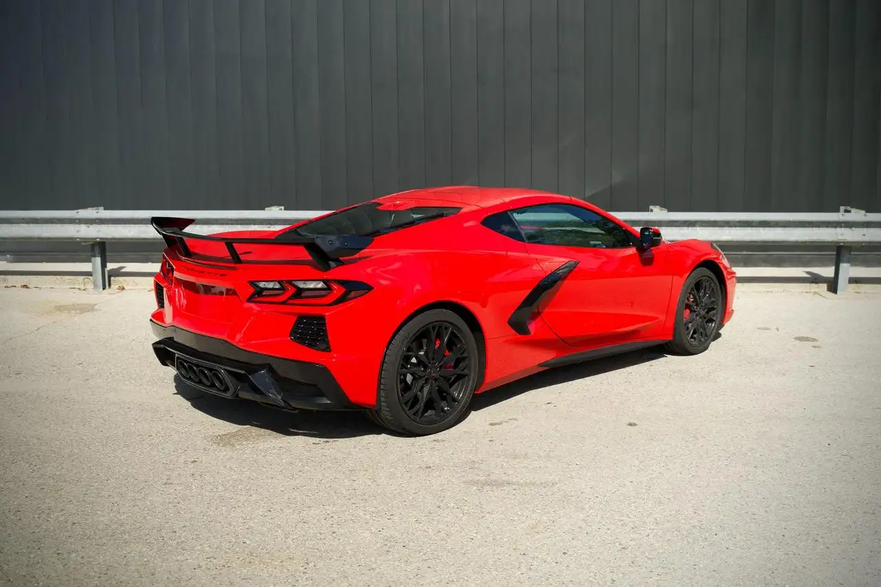 Chevrolet Corvette - Image 16