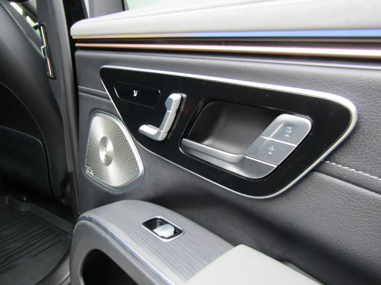 Mercedes-Benz EQS - Image 20