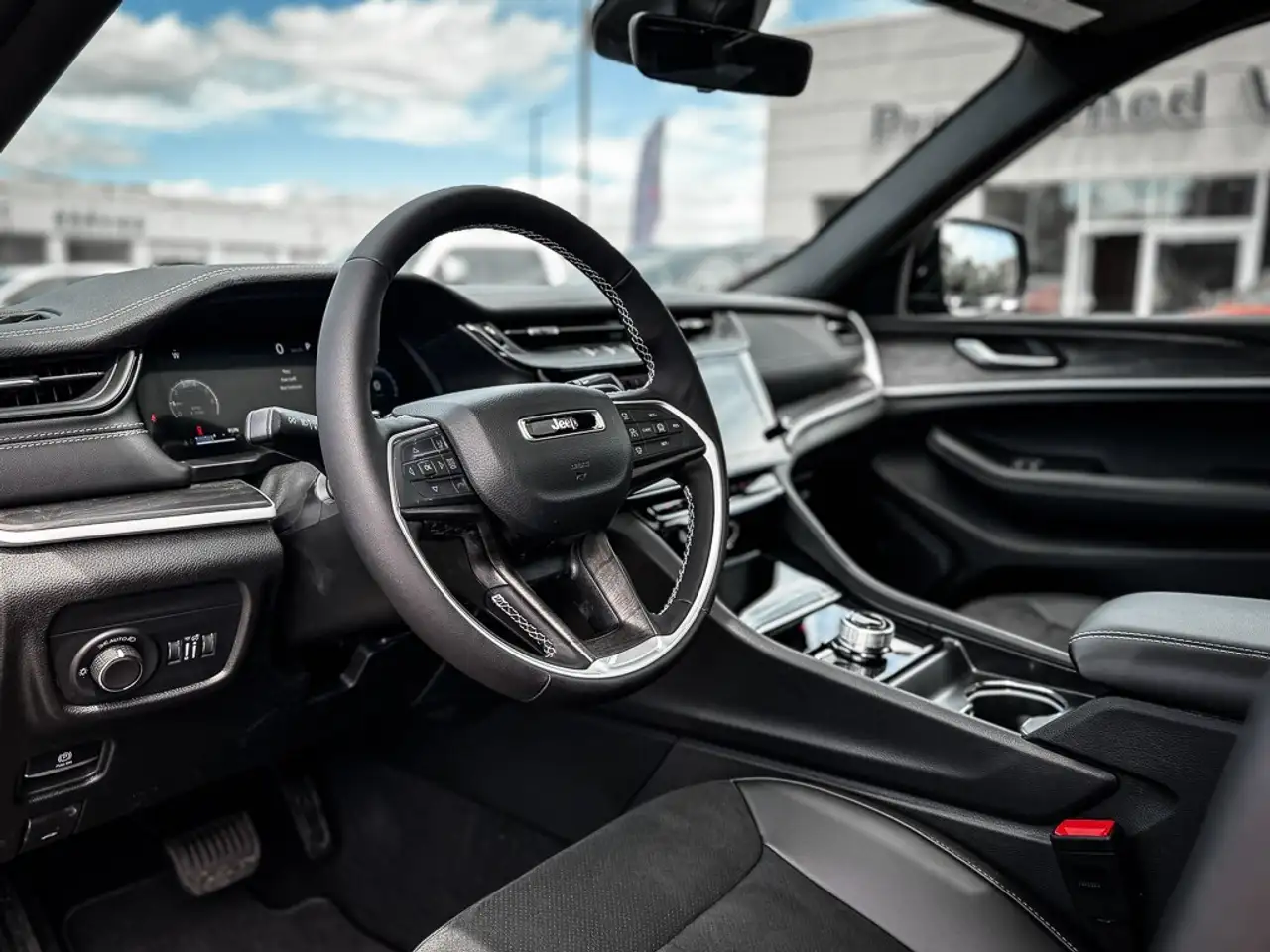 Jeep Grand Cherokee - Image 10