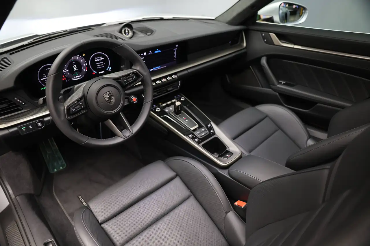 Porsche 911 - Image 10
