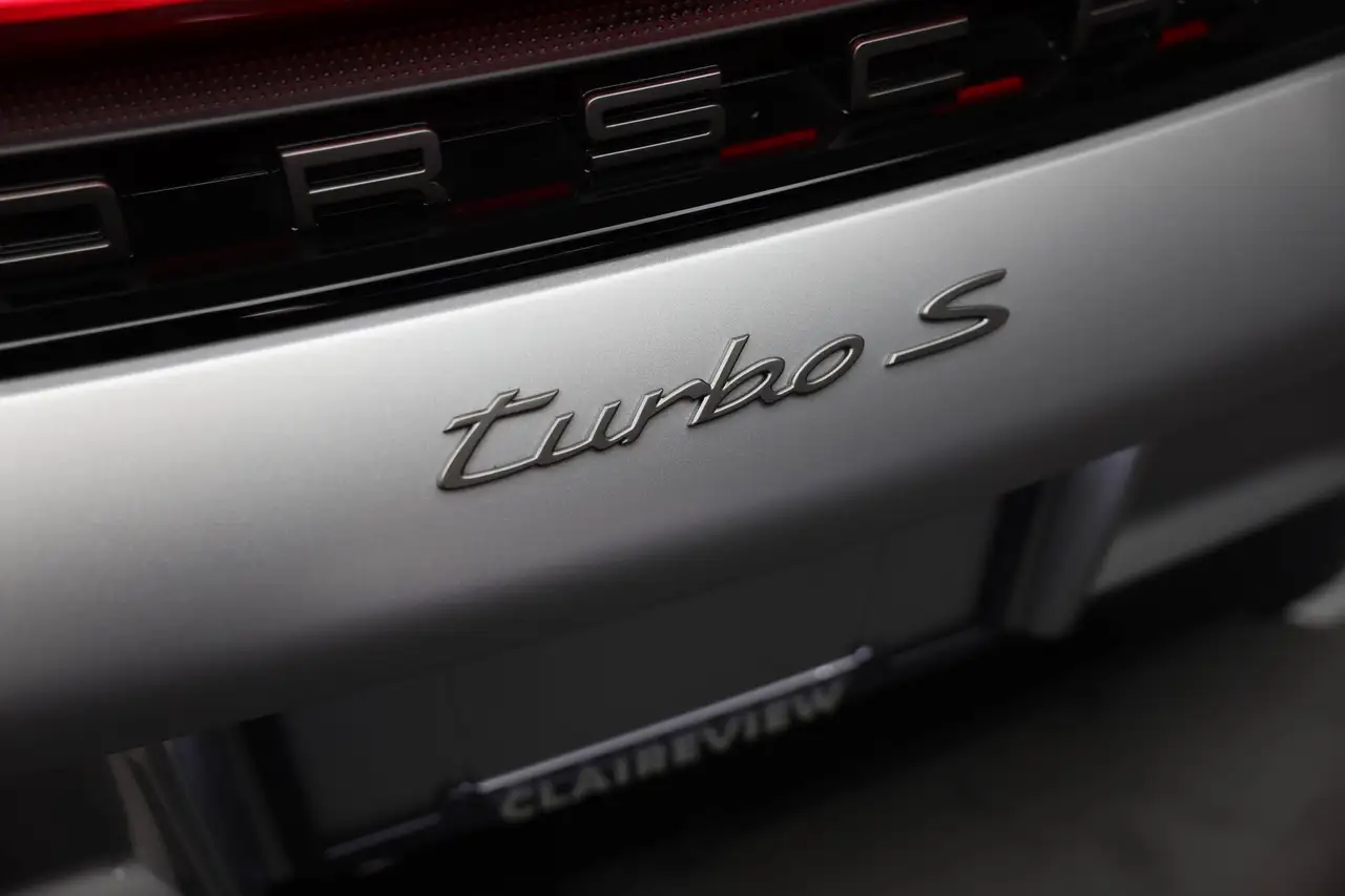 Porsche 911 - Image 24