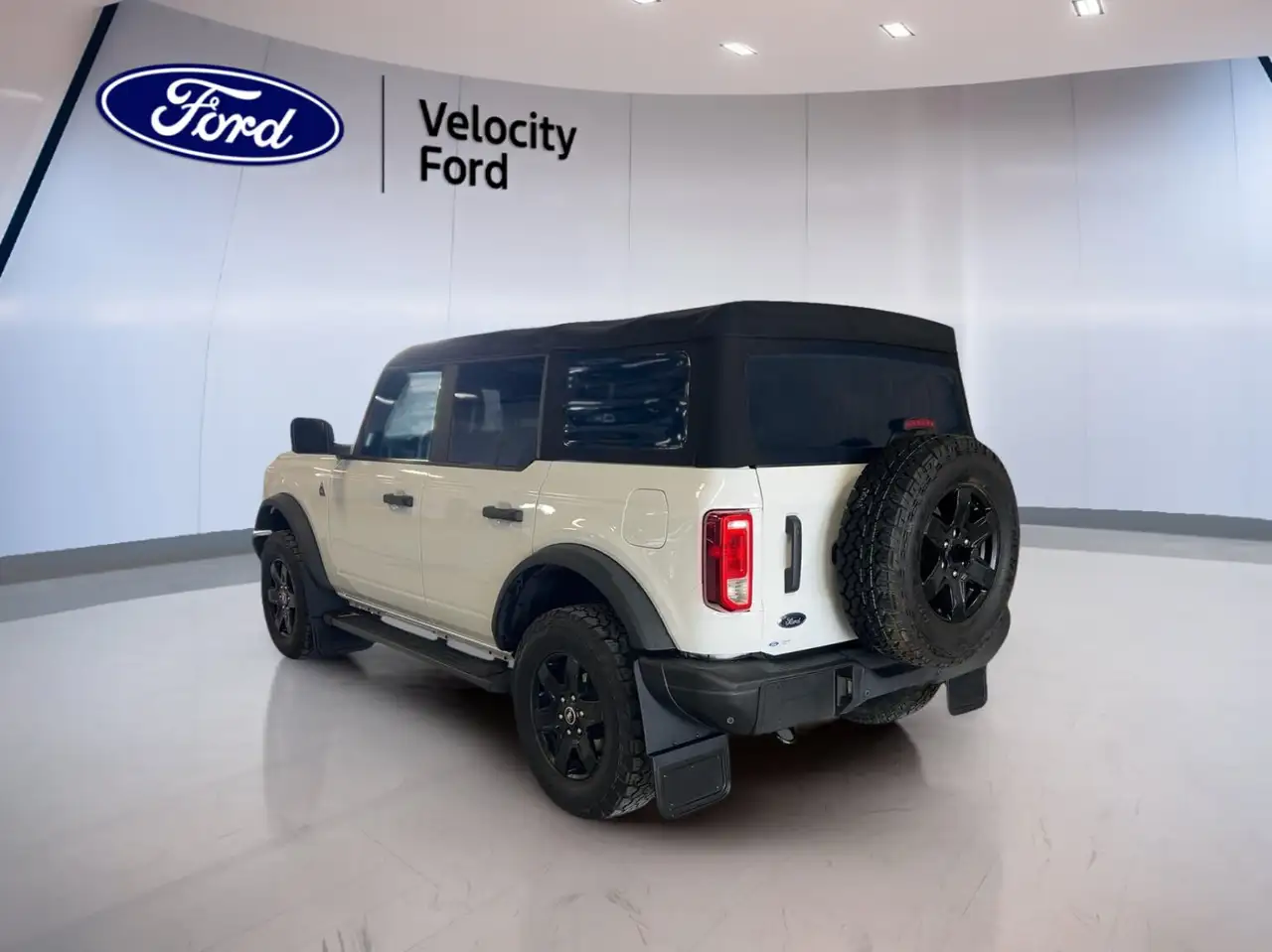 Ford Bronco - Image 4