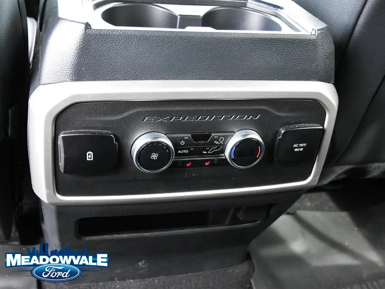 Ford Expedition - Image 18