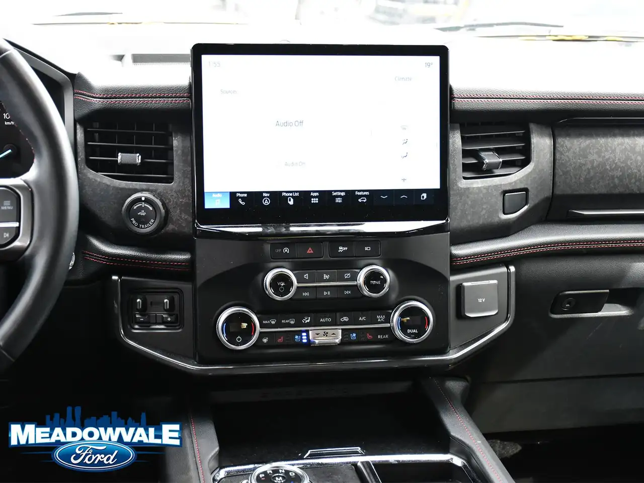 Ford Expedition - Image 21