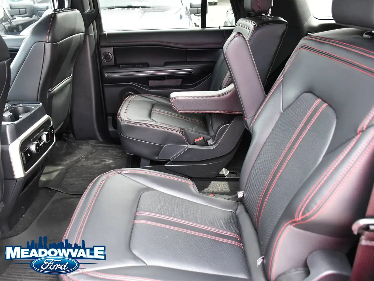 Ford Expedition - Image 16