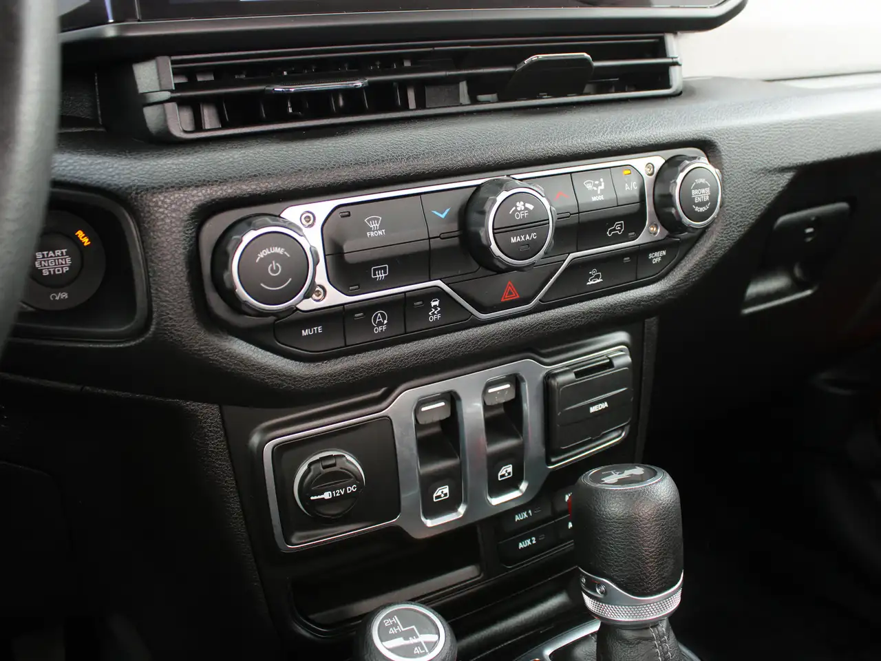 Jeep Wrangler - Image 38