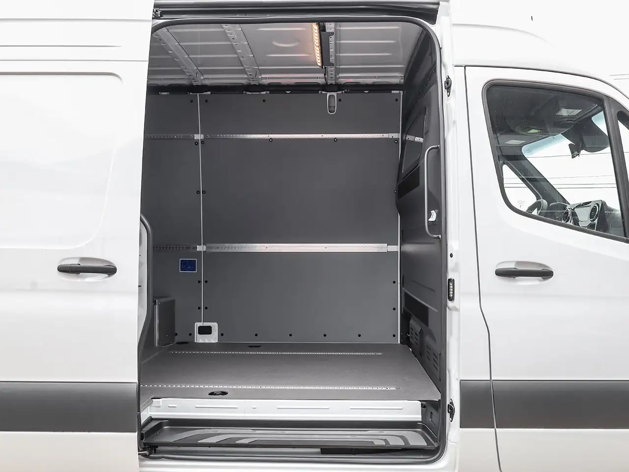 Mercedes-Benz Sprinter - Image 15
