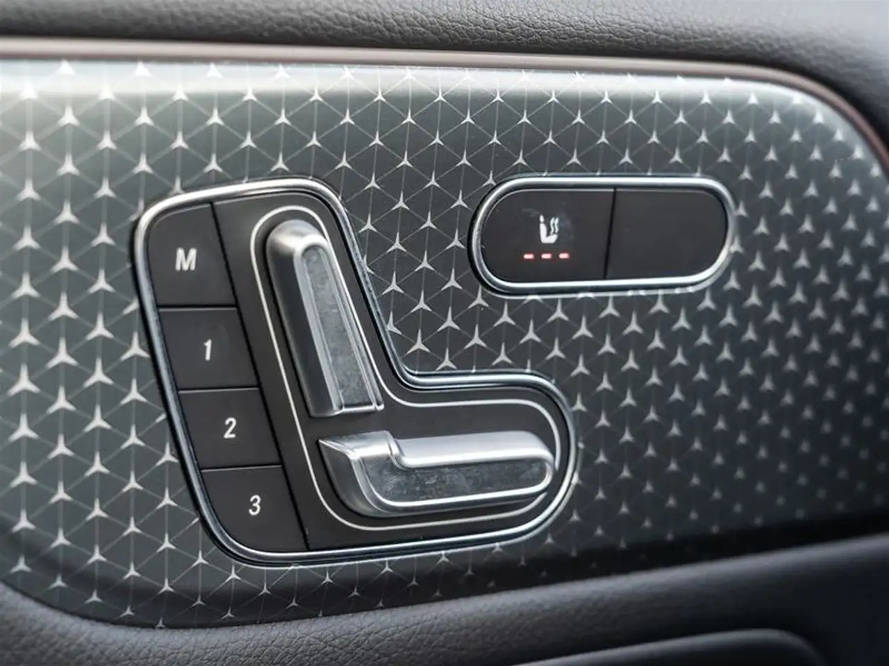 Mercedes-Benz GLB - Image 18