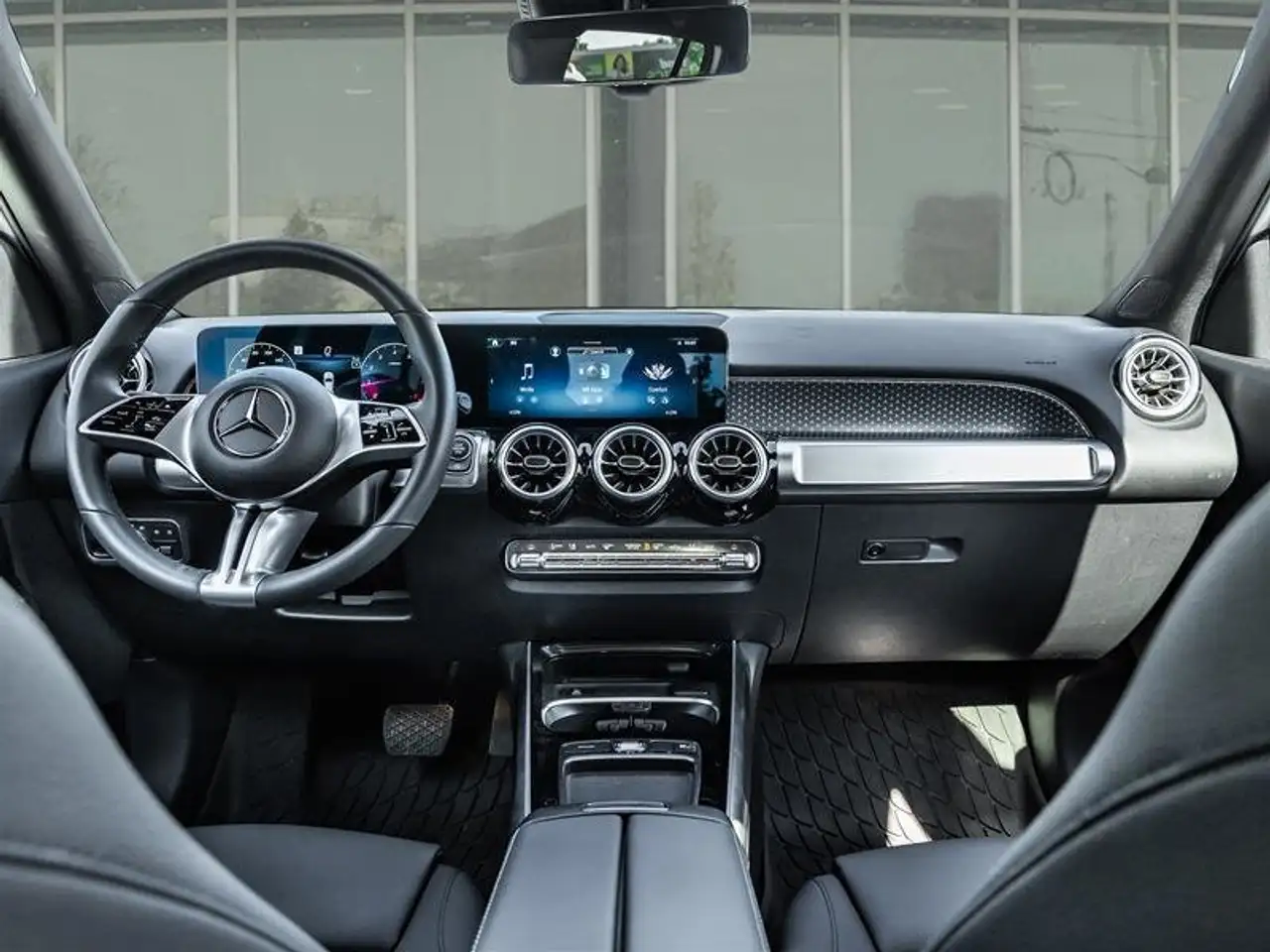 Mercedes-Benz GLB - Image 28
