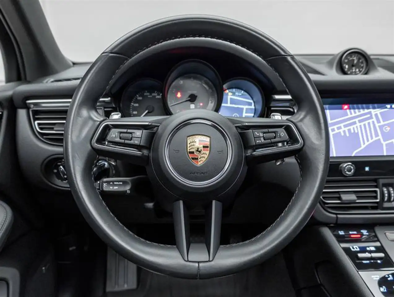 Porsche Macan - Image 19