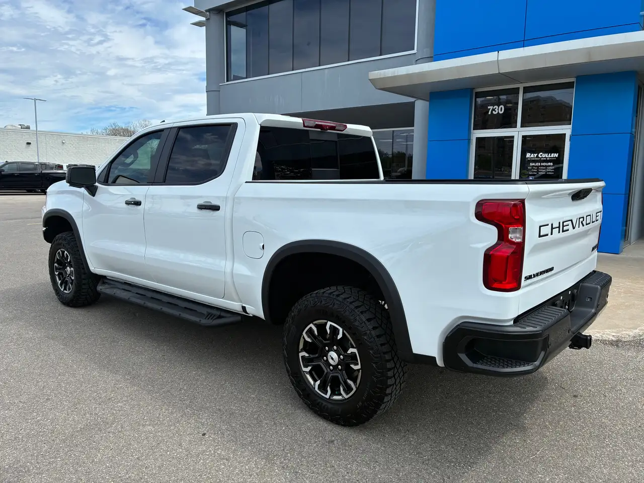 Chevrolet Silverado 1500 - Image 3