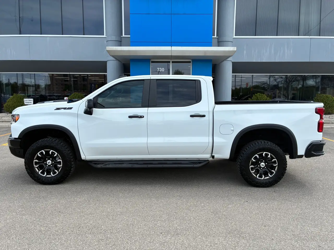 Chevrolet Silverado 1500 - Image 2