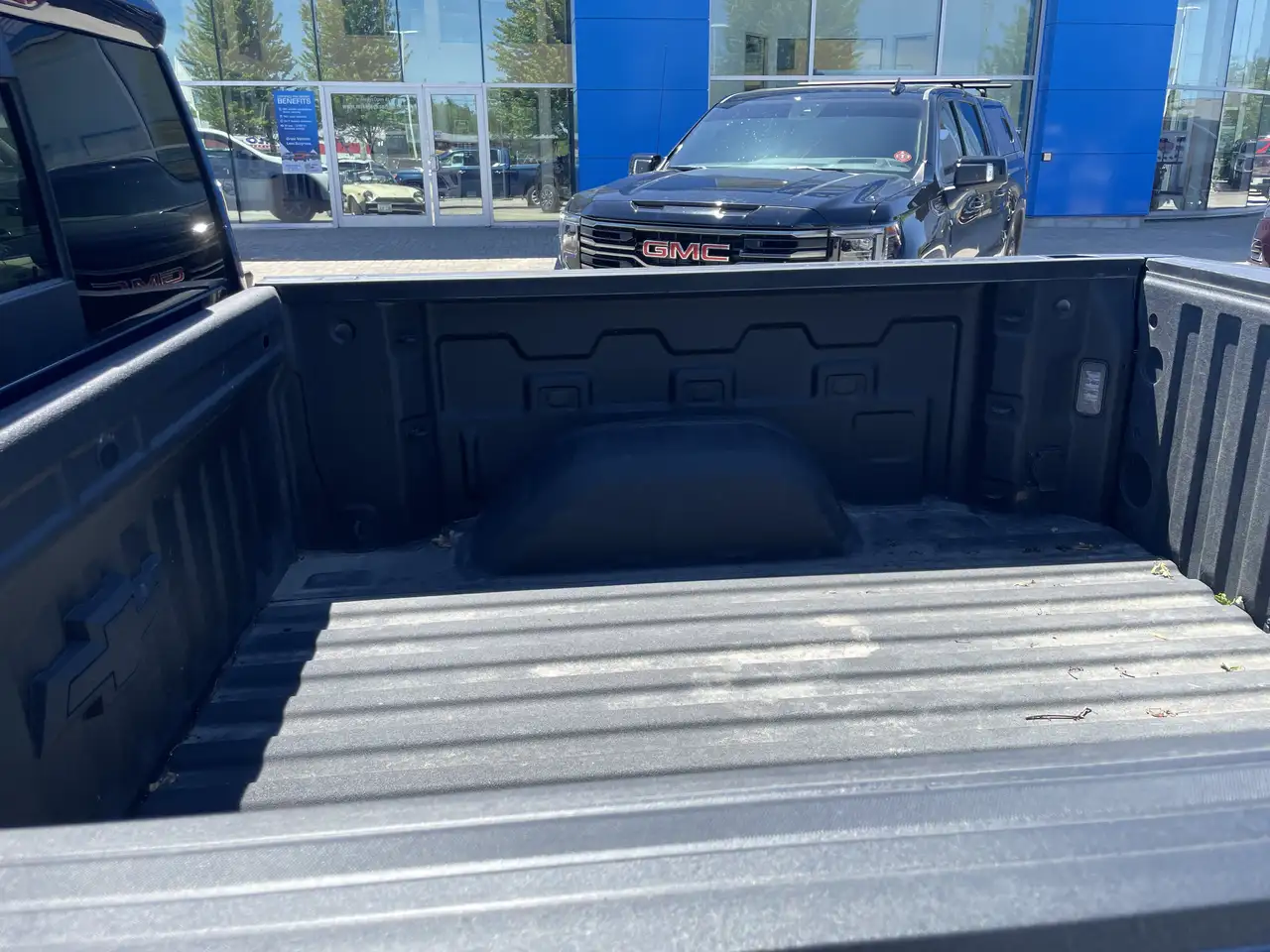 Chevrolet Silverado 1500 - Image 9
