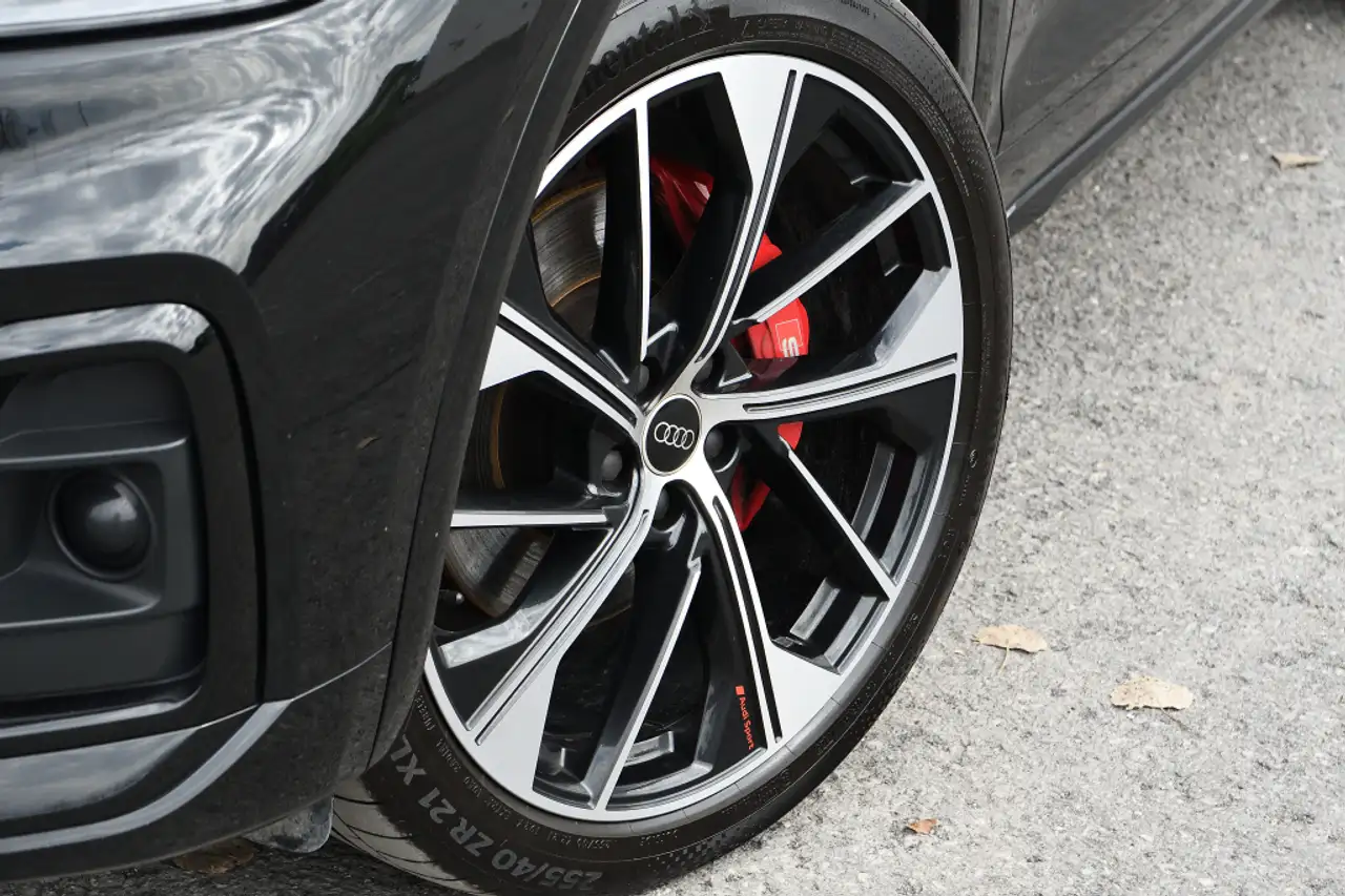 Audi SQ5 - Image 25