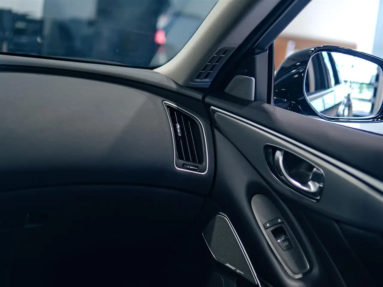 Infiniti Q50 - Image 21