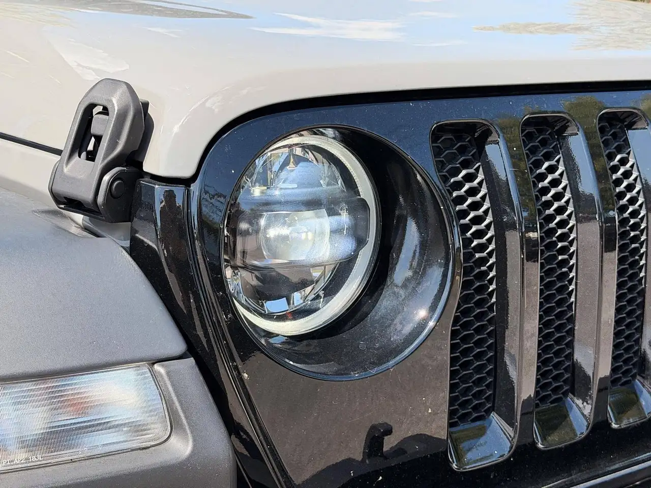 Jeep Wrangler - Image 10