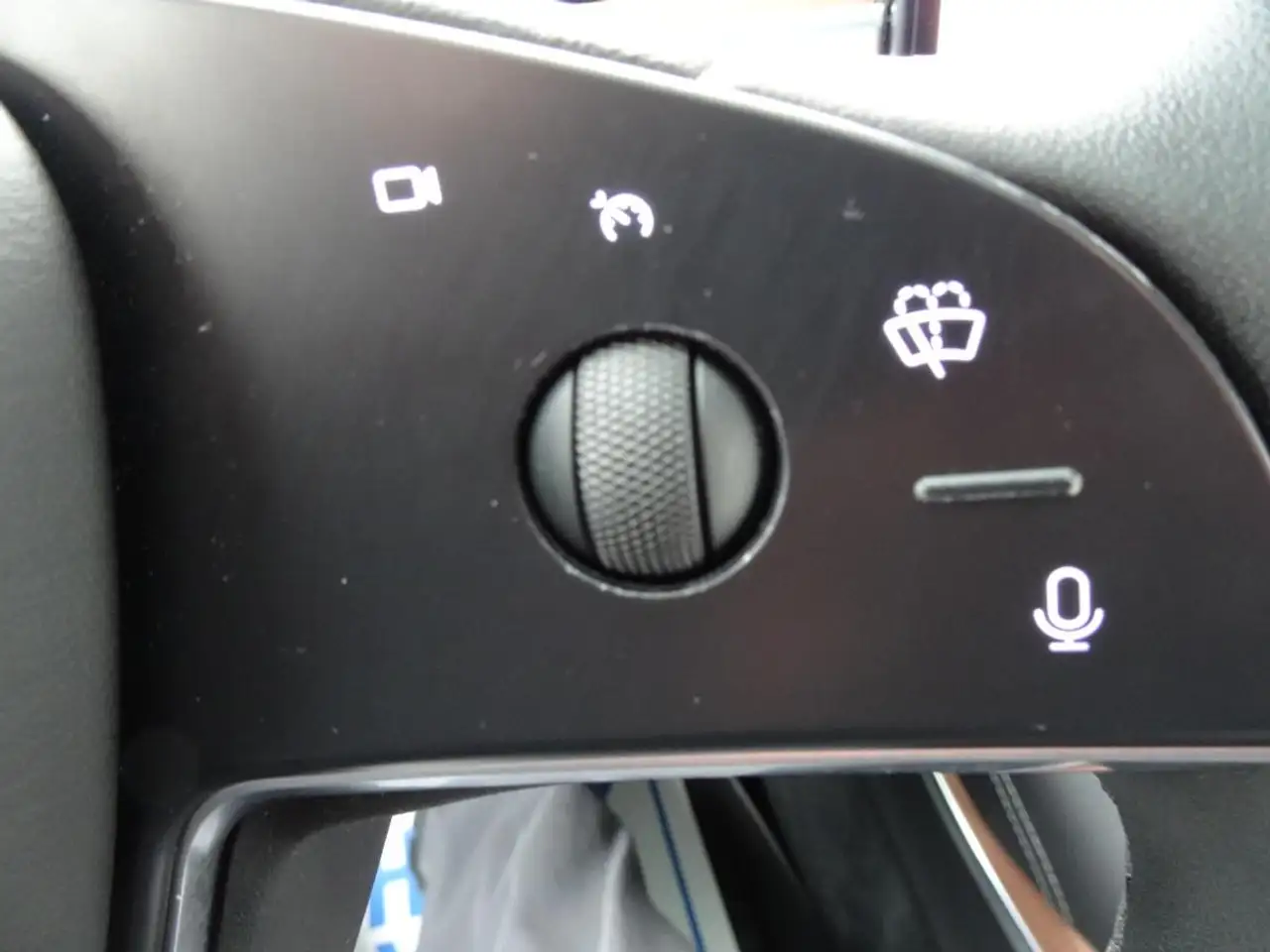 Tesla Model X - Image 26