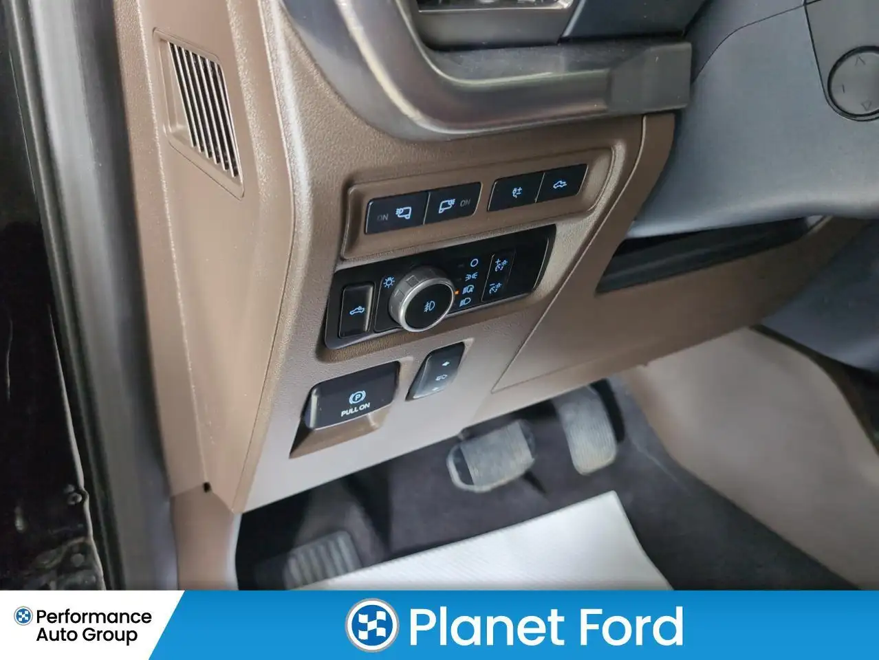 Ford F-150 - Image 17