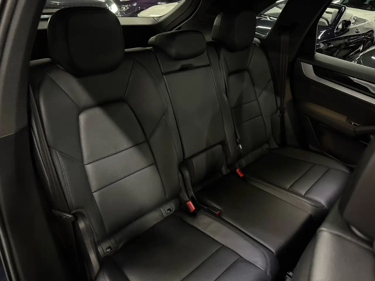 Porsche Cayenne - Image 32