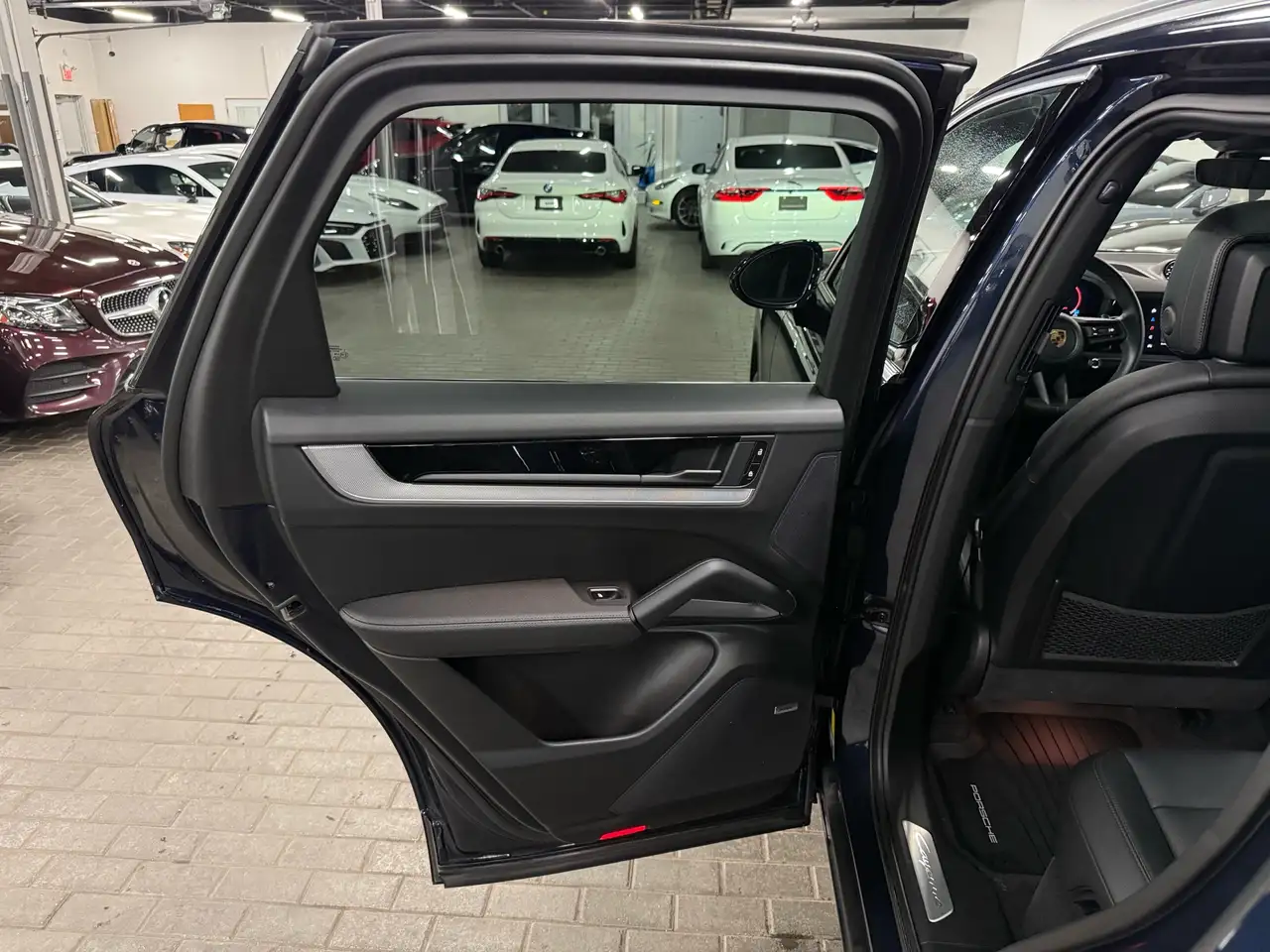 Porsche Cayenne - Image 27