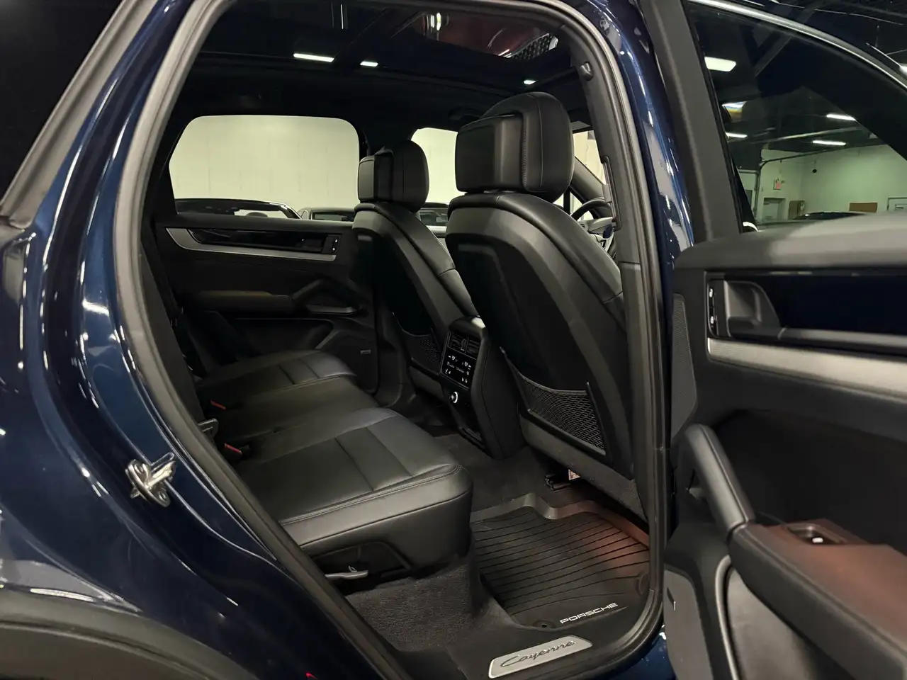 Porsche Cayenne - Image 30