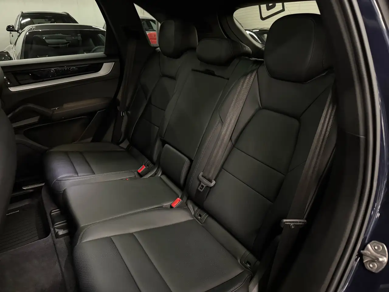 Porsche Cayenne - Image 28