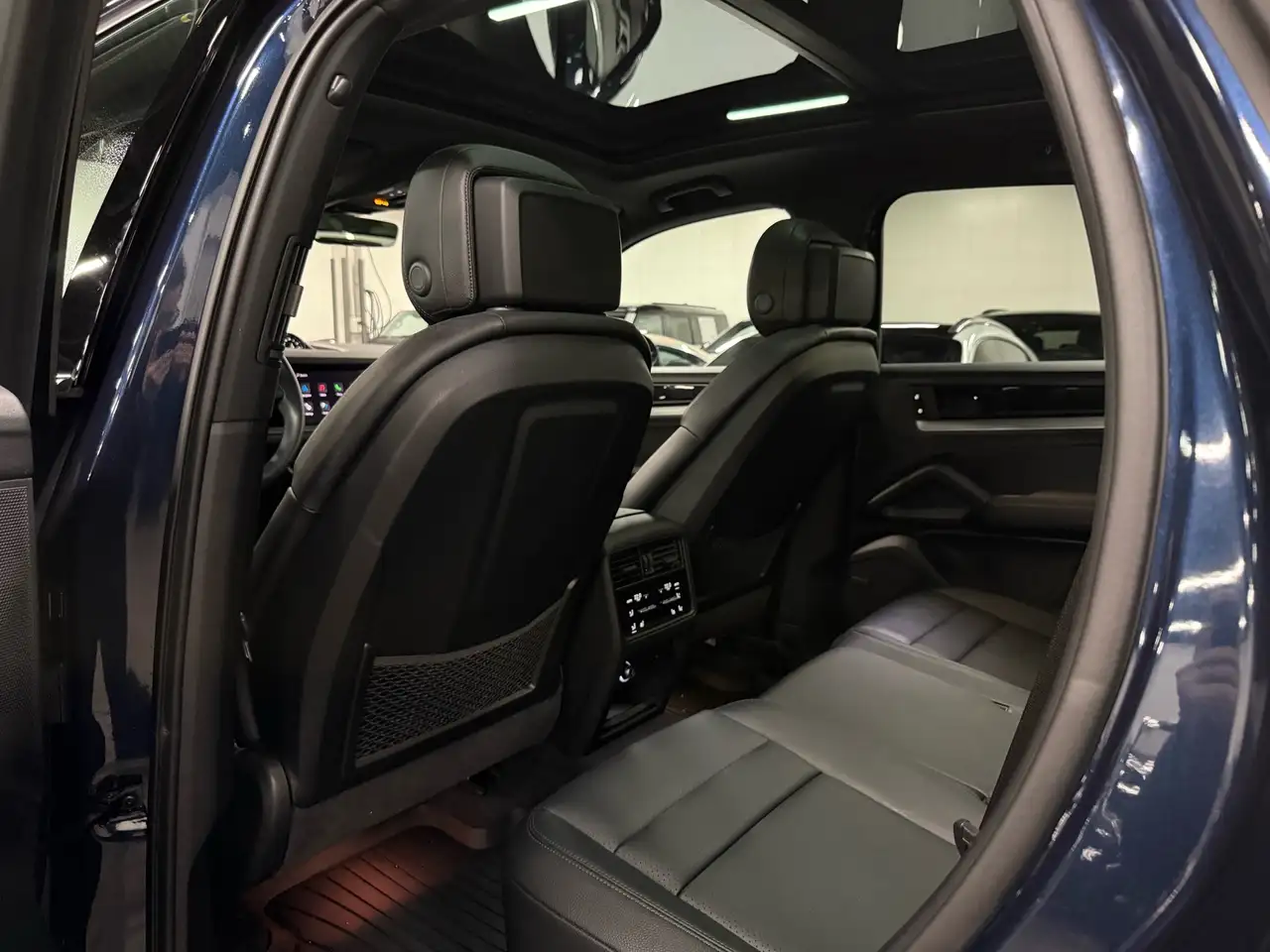 Porsche Cayenne - Image 26