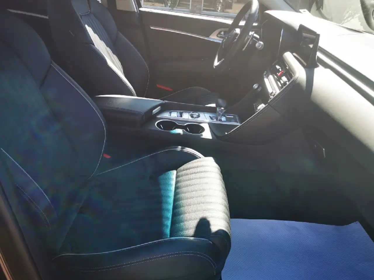 Genesis G70 - Image 20