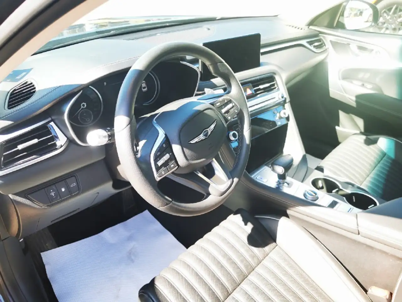 Genesis G70 - Image 17
