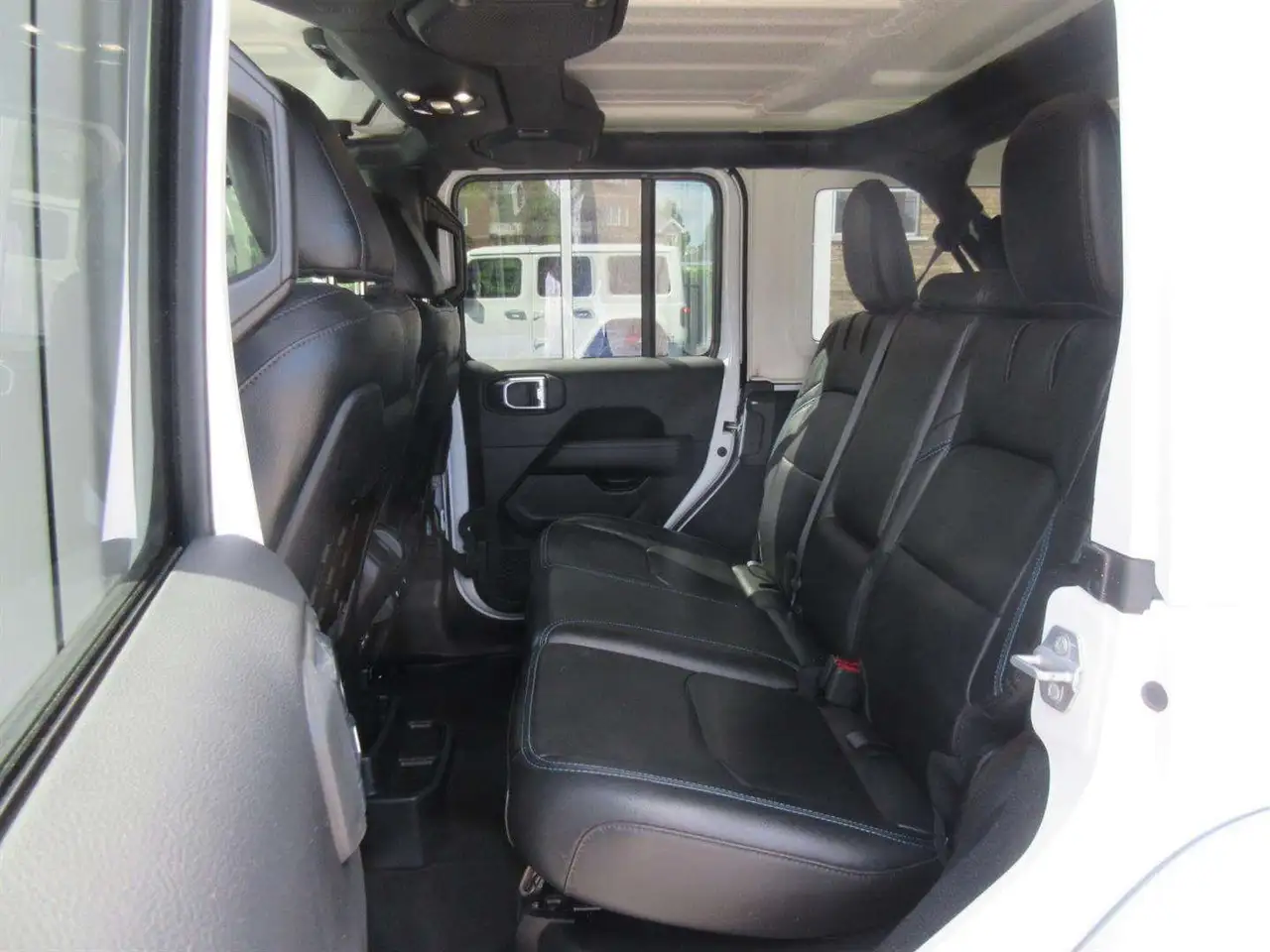 Jeep Wrangler - Image 24