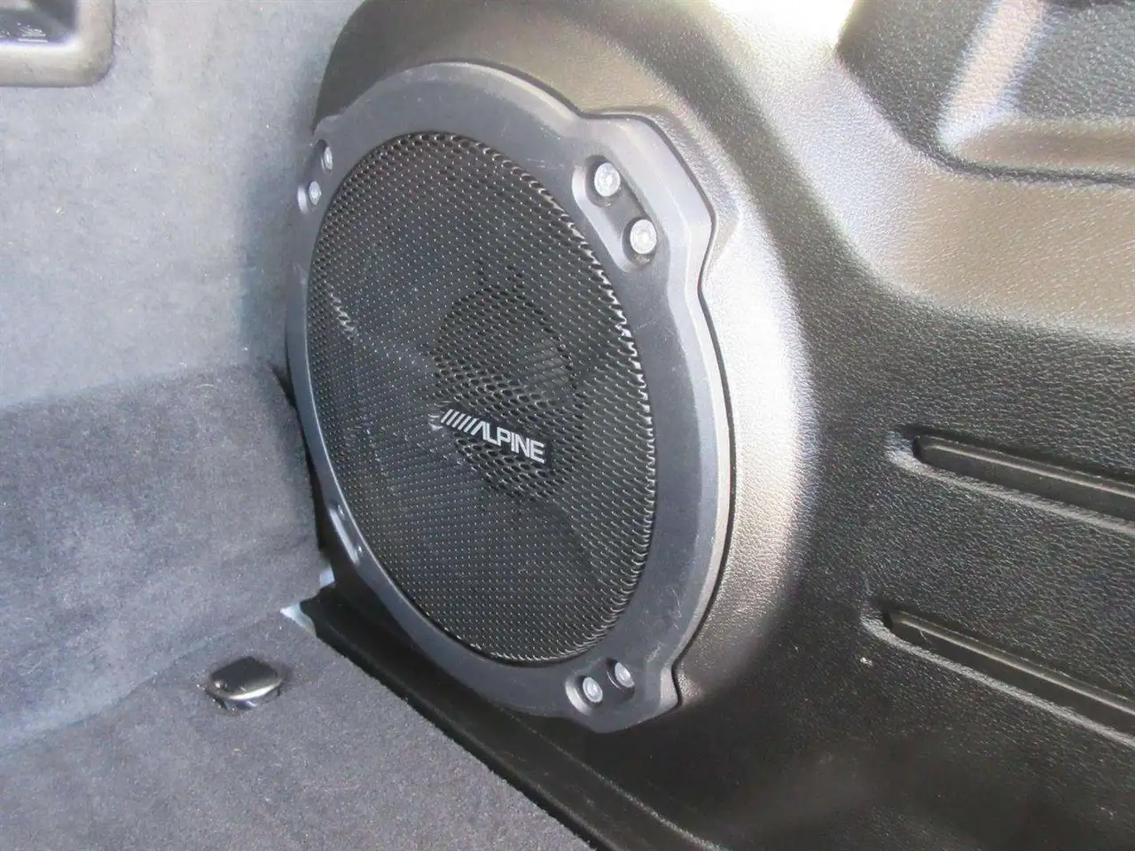 Jeep Wrangler - Image 18