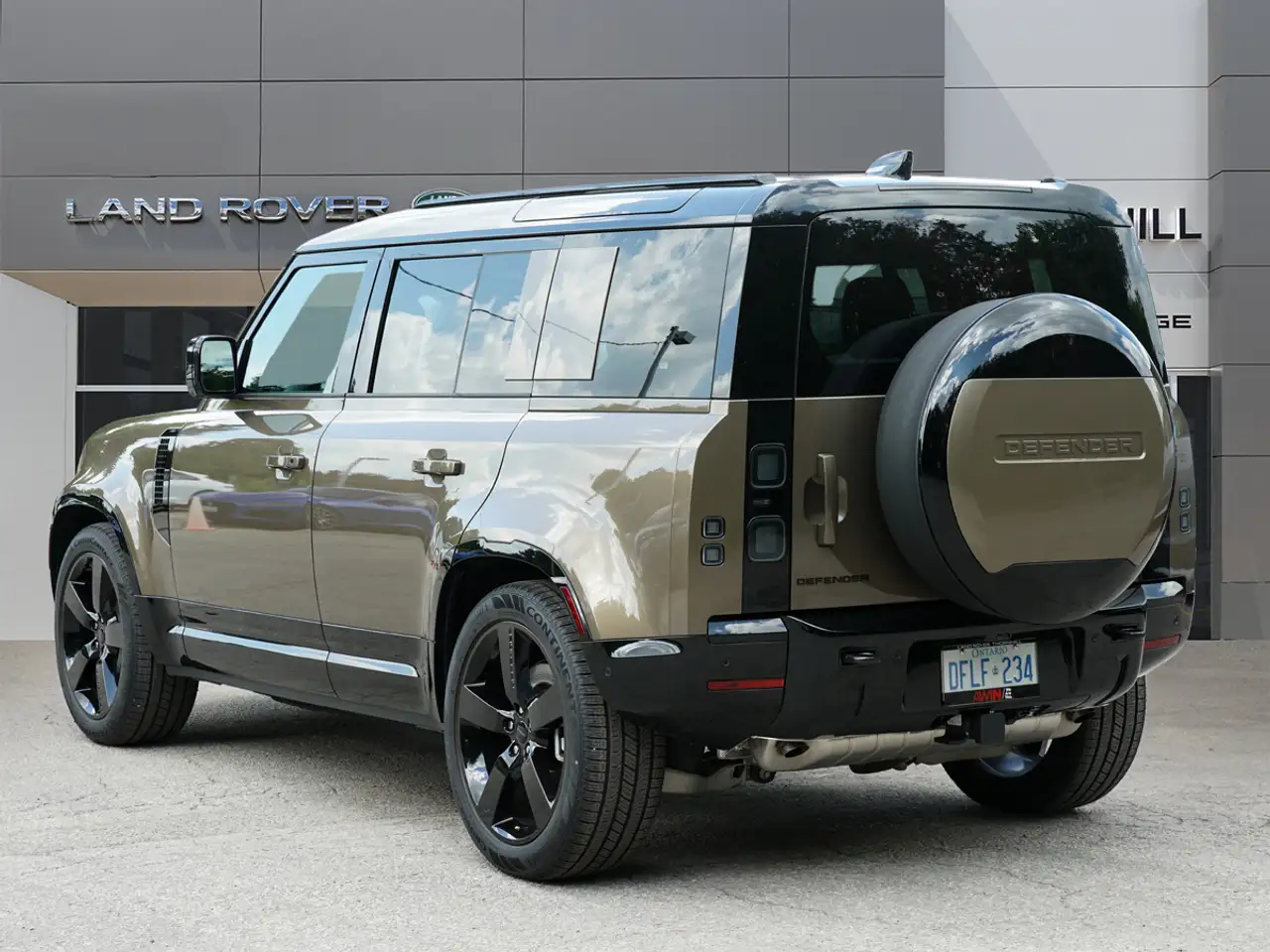Land Rover Defender - Image 4