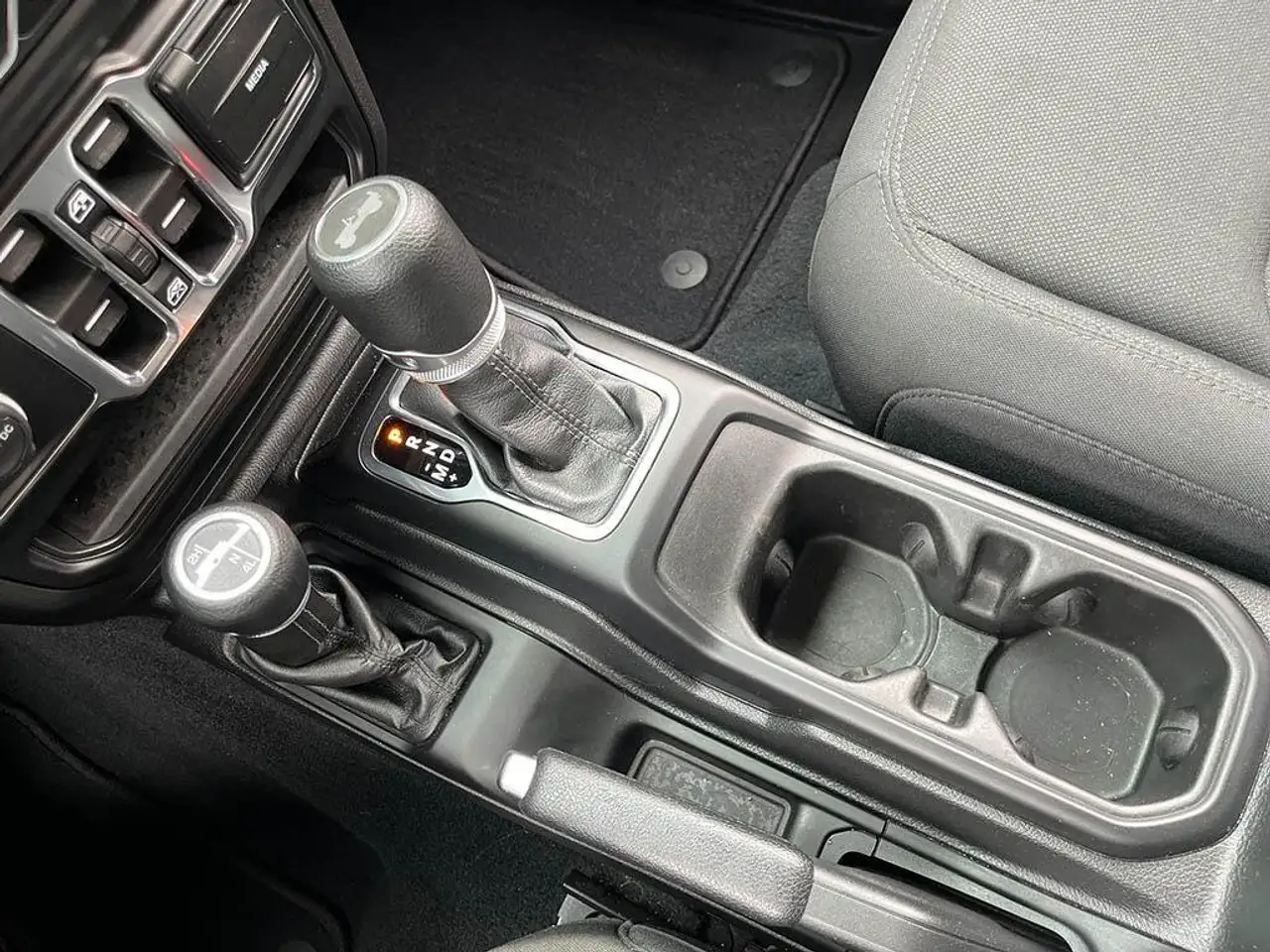 Jeep Wrangler - Image 17