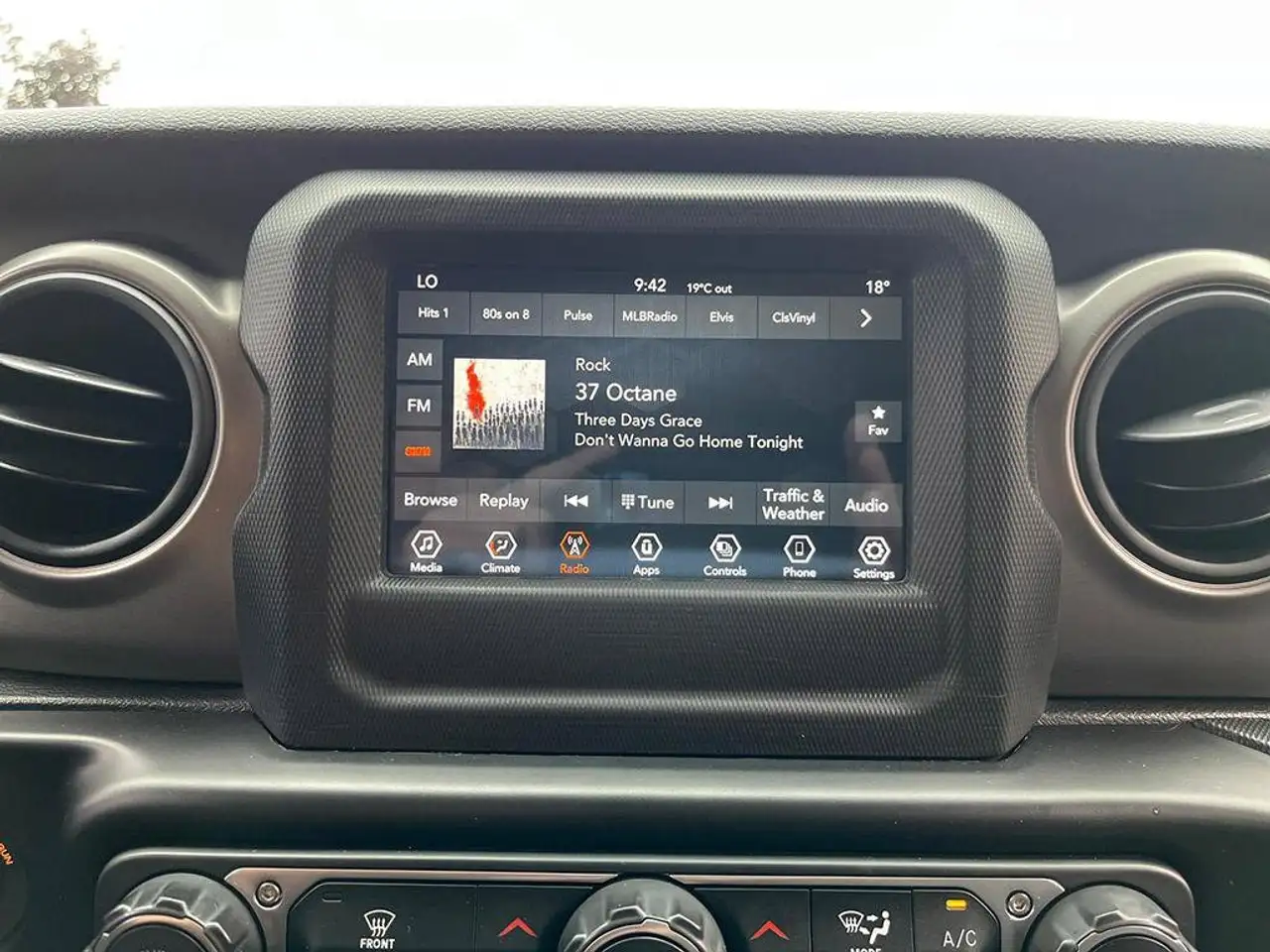 Jeep Wrangler - Image 16