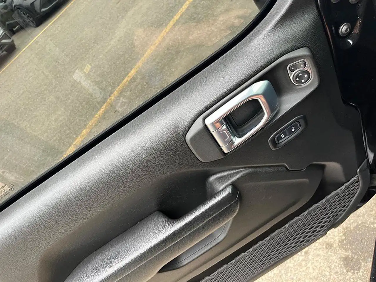 Jeep Wrangler - Image 22